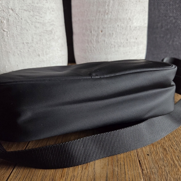 Lululemon Crossbody Camera Bag - Picture 5 of 6